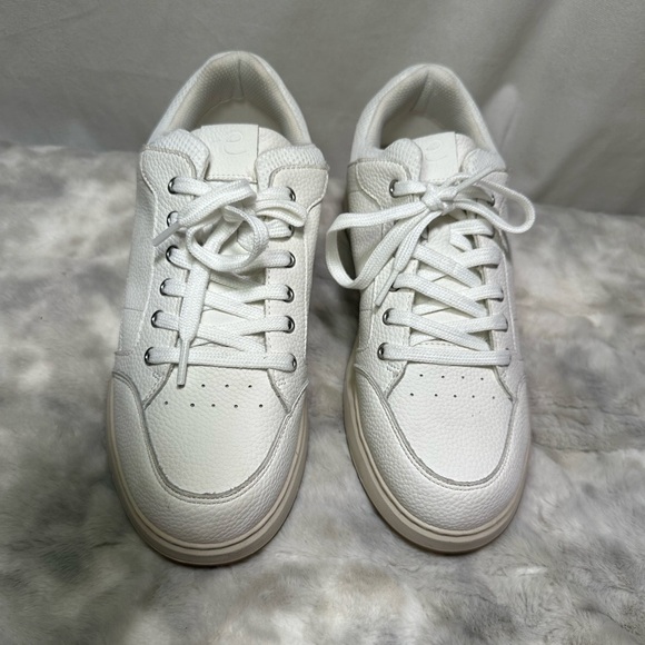 New ( Floor Model) Easy Spirit Dilli Court Sneaker White Leather Size 11 - Picture 2 of 9